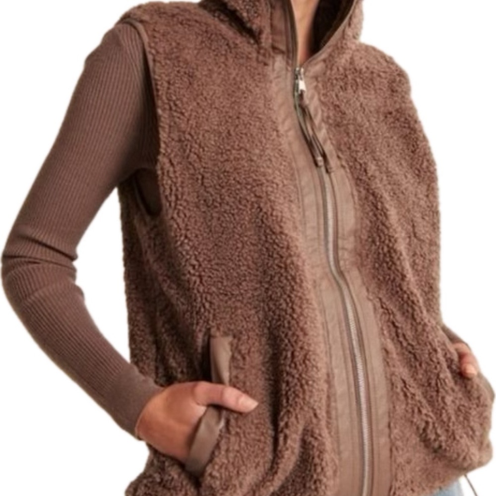 Abercrombie & Fitch Cozy Sherpa Zip-Up Vest